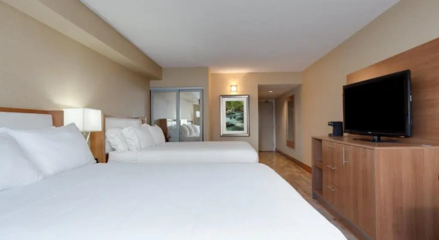 Четырёхместный номер Standard Holiday Inn Express & Suites Fredericton by IHG
