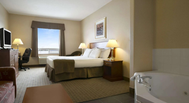 Двухместный люкс Days Inn by Wyndham Moose Jaw