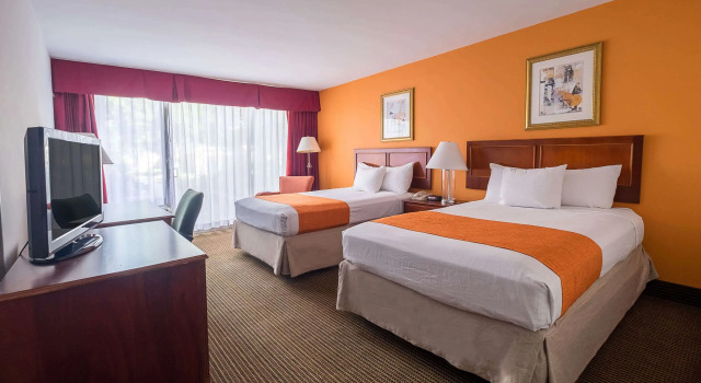 Howard Johnson by Wyndham Fullerton/Anaheim Conference Cntr, Забронировать Отель Фуллертон Disneyland California