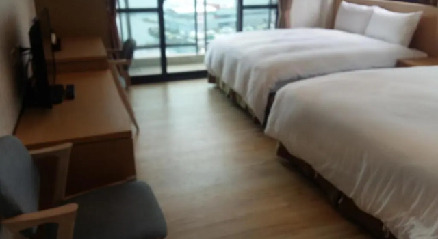 Четырёхместный номер Economy Yi Da Lakeside Hotel