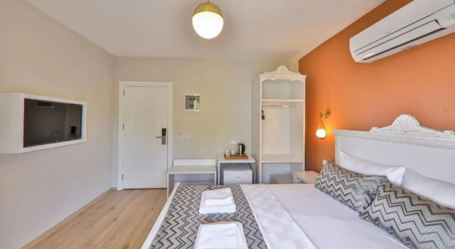 Lora Kas Otel