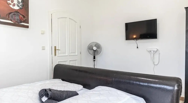 Cozy Room With Shared Garden Access