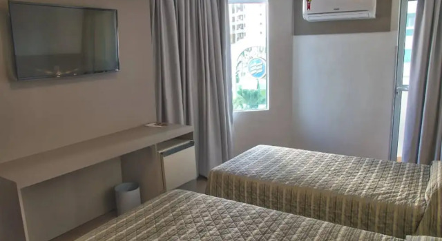 Четырёхместный номер Superior с балконом Hotel Gracher Praia
