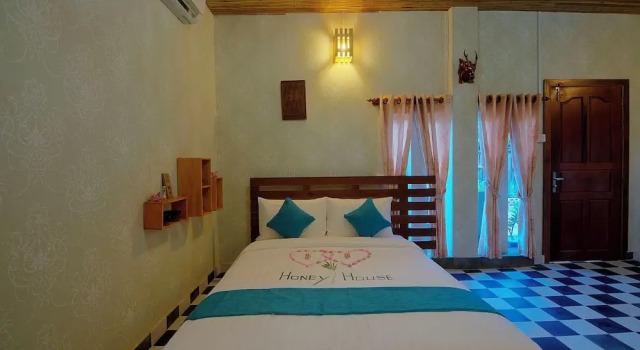 Коттедж Deluxe с балконом Old Khmer House
