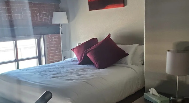 Номер Premier с балконом и с видом на город The Hotel Sturgis