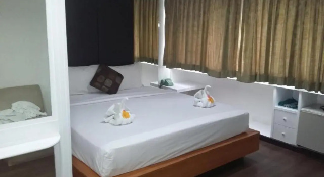 Трёхместный номер Standard Royal Garden Home Hotel