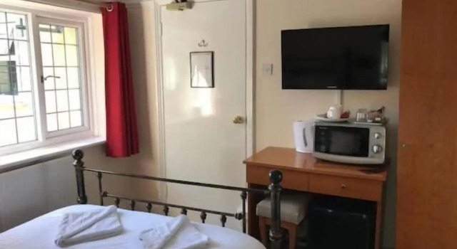 The Admirals Inn Guest House, Забронировать Гостевой дом Брэкнэлл Беркшир