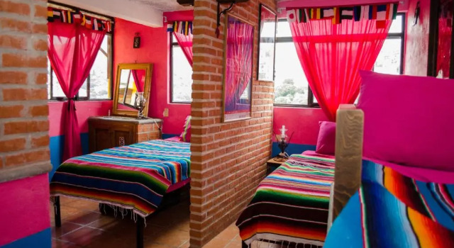 Кровать в общем номере Hostal Casa de Dante