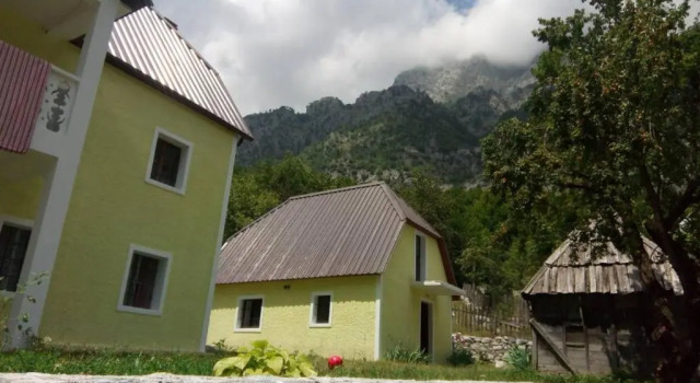 Bujtina Ahmetaj, Book Hotel Valbonë 