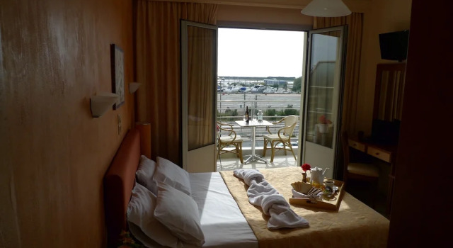 Двухместный номер Standard с балконом и с частичным видом на океан IKAROS Hotel ELLINIKO
