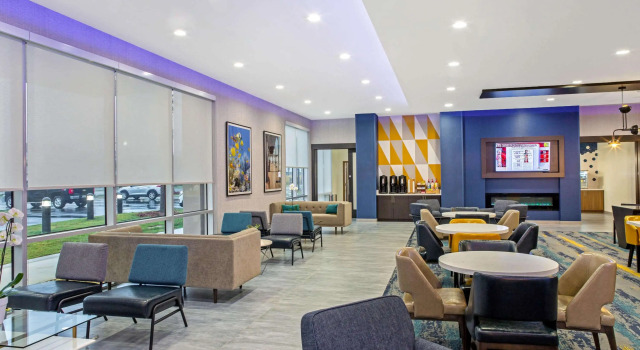 La Quinta Inn & Suites by Wyndham Miramar Beach-Destin, Забронировать Отель Отели Дестин 3 звезды, рядом с Гольф-клуб Golf Garden of Destin, 3*