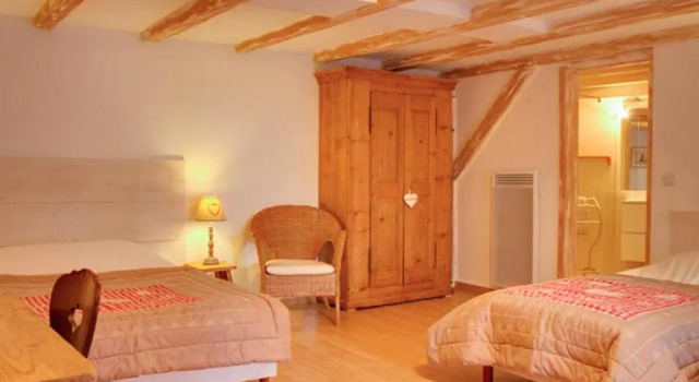 Четырёхместный номер Standard Chambres dHôtes Le Domaine des Remparts