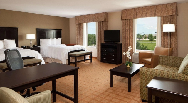 Трёхместный люкс Hampton Inn & Suites Chicago/Saint Charles