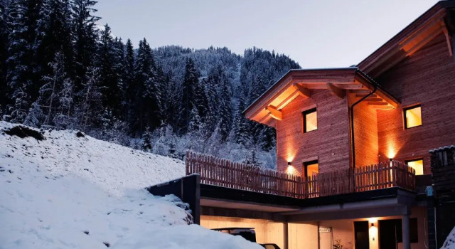 Ferienhaus zum Stubaier Gletscher, Rezerwuj Hotel Hotele w Tyrol z parkingiem, Parking