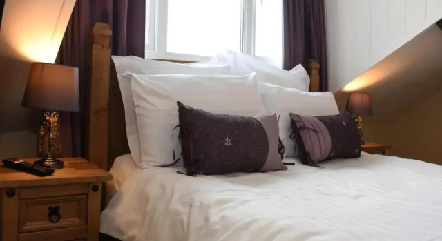 The Llanelwedd Arms Hotel, Book Hotel Builth Wells Powys