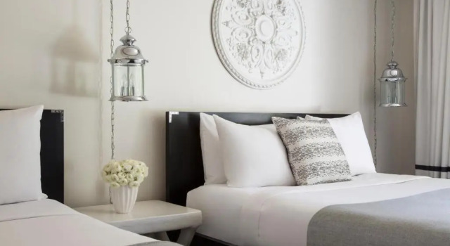 Четырёхместный номер Deluxe Avalon Hotel & Bungalows Palm Springs, a Member of Design Hotels