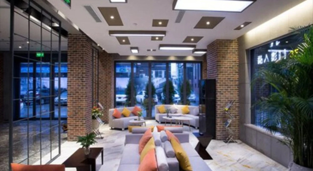 Re Young Loft Hotel