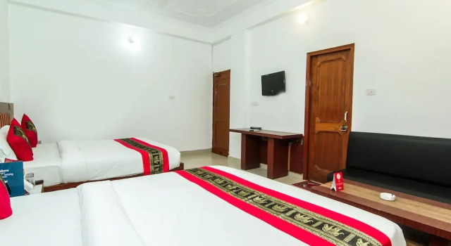 OYO 9317 Hotel Indiana, Забронировать Отель Отели Гомти Нагара с парковкой, Парковка