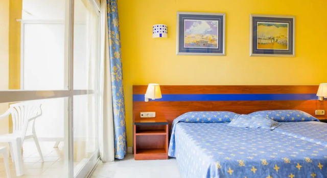 Двухместный номер Superior с балконом Hotel Biarritz