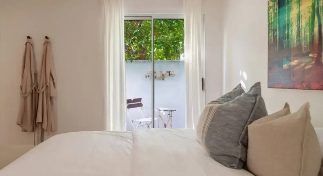 Malibu Villa with Beach Access and Ocean View, Забронировать Дом для отпуска Коттеджи Лос-Анджелеса, Коттедж