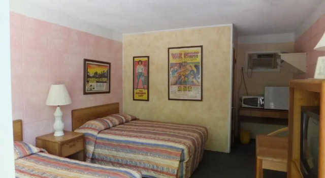 Windsor Motel, Забронировать Мотель Отели Лейк-Джордж с парковкой, рядом с Музей «Форт Уильям-Генри», Парковка