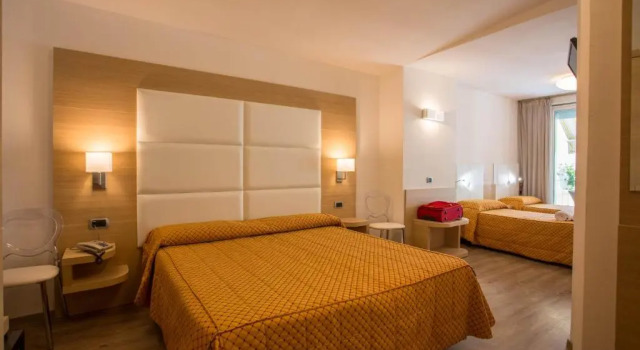 Четырёхместный номер Standard Hotel Europa
