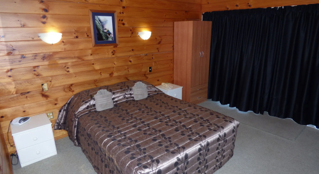 Cedarwood Lakeside Motel & Conference Venue