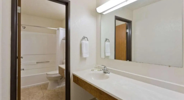 Люкс Deluxe Super 8 by Wyndham Lexington Park/California Area