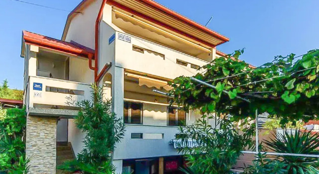 Apartments Branka, Prenota Appartamento Hotel a Isole Quarnerine con parcheggio, Parcheggio