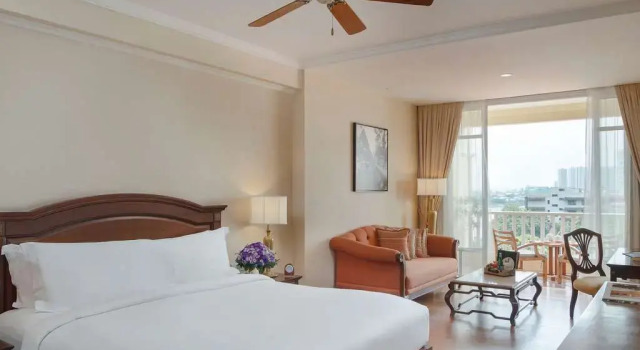 Номер Luxury Sofitel Phnom Penh Phokeethra