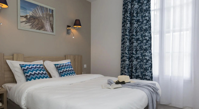 Apartment in Ile de Re With Terrace or Garden, Rezerwuj Apartament Hotele w Charente-Maritime z parkingiem, Parking