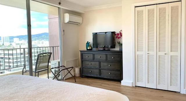 Люкс Deluxe Vacation Rental Studios at Royal Garden Waikiki