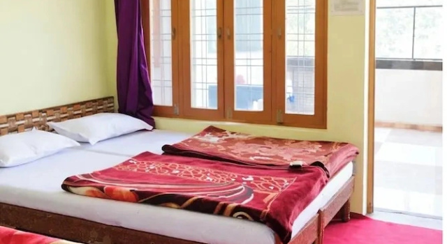 Четырёхместный номер Deluxe Hotel Utsav Palace Uttarkashi
