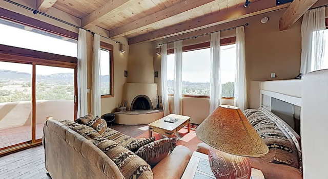 New Listing! Luces de la Ciudad: Home w/ Hot Tub home, Varaa Lomakoti Santa Fe New Mexico