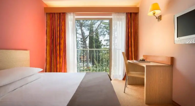 Одноместный номер Standard с балконом и с частичным видом на море Remisens Hotel LUCIJA