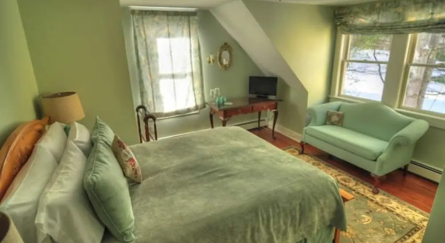 RiverWood Inn