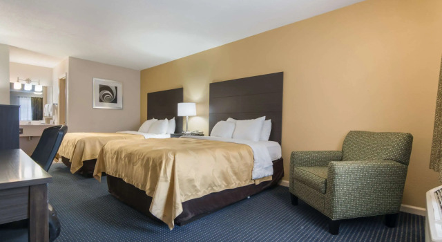 Четырёхместный номер Standard Quality Inn Little Creek