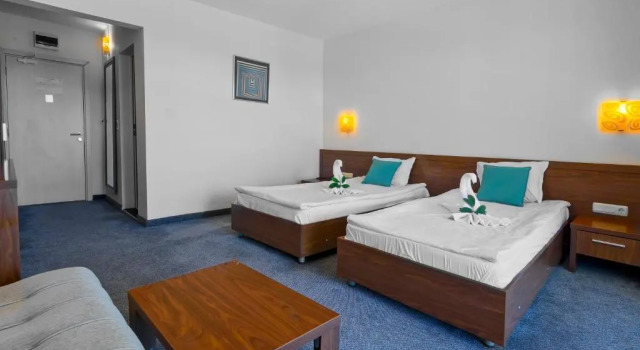 Семейный номер Standard с балконом Hotel Glarus Beach