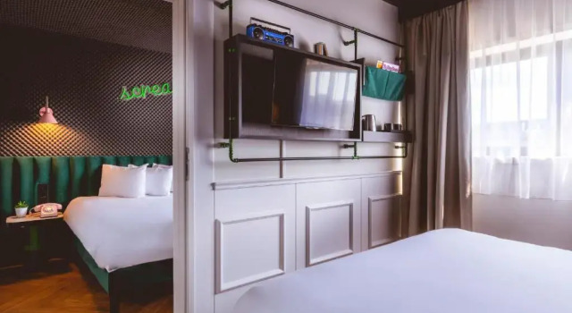 Четырёхместный номер Standard Moxy Paris La Villette