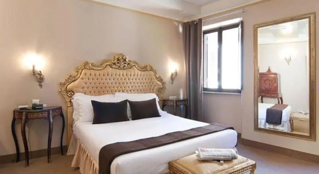 Номер Classic Royal Palace Luxury Hotel