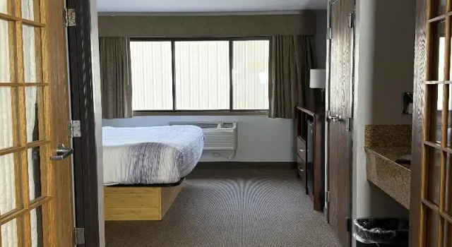 Люкс Deluxe AmericInn by Wyndham Sioux Falls