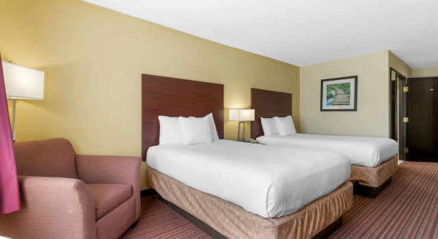 Четырёхместный номер Standard Best Western Seneca-Clemson