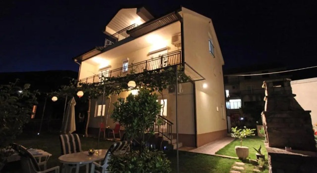 Студия Apartments Lovori-Lorbe