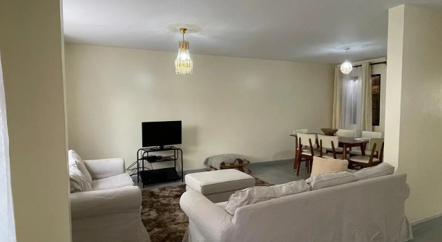 Spacious 3 Bd Masionett, 10 mins from JKIA Airport, Varaa Lomakoti Hotellit Embakasi pysäköinnillä, Pysäköinti