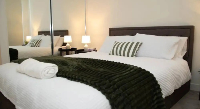 Clayton Luxe Retreat- Elegant 2 BDR With Balcony