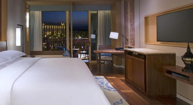 Двухместный номер Standard с балконом и с видом на горы Sheraton Grand Xishuangbanna Hotel