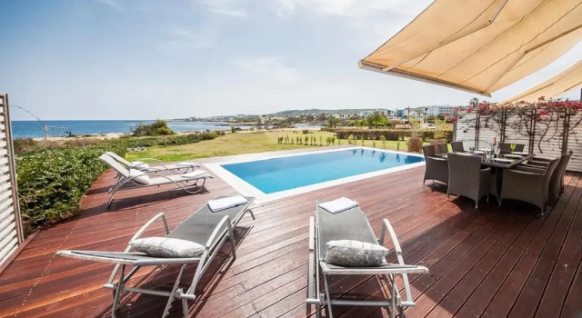 Luxury Bay View Villa 20 Right On Τhe Beach, Réserver Villa Villas à Protaras, Villa