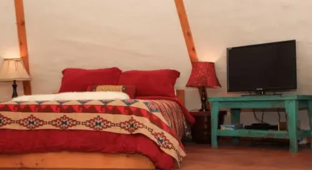 Tipi 0 Bird Sings