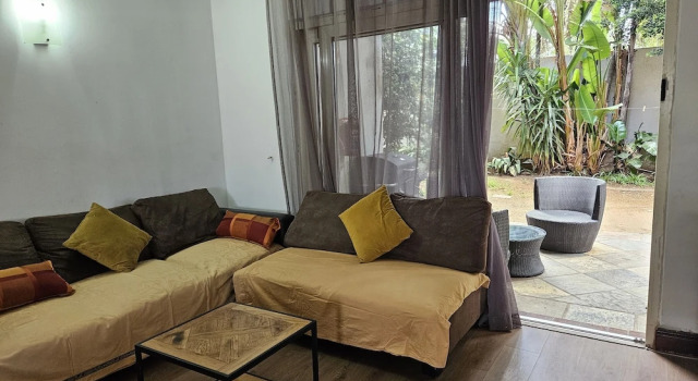 Апартаменты Four Seasons Lehae Guest House