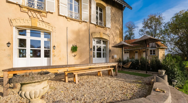 Majestic villa in Pouru-Saint-Remy with garden, Rezervovat Vila Vily v Great Eastern Region, Vila